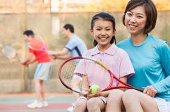 スポーツをする親子
